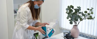 Косметолог Любина: Использование сметаны при солнечных ожогах может быть опасно