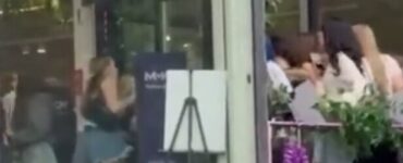 Mash: Давка из-за бесплатной косметики произошла на Новом Арбате в Москве