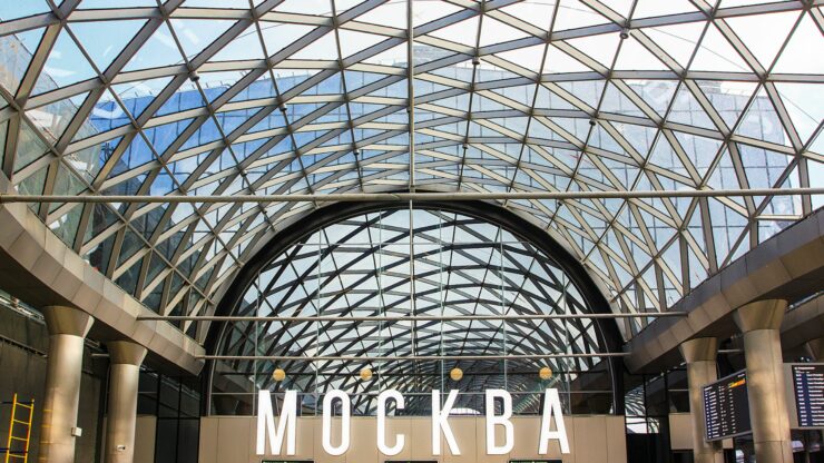 Новый выход к станции метро «Комсомольская» открыли на Ленинградском вокзале в Москве