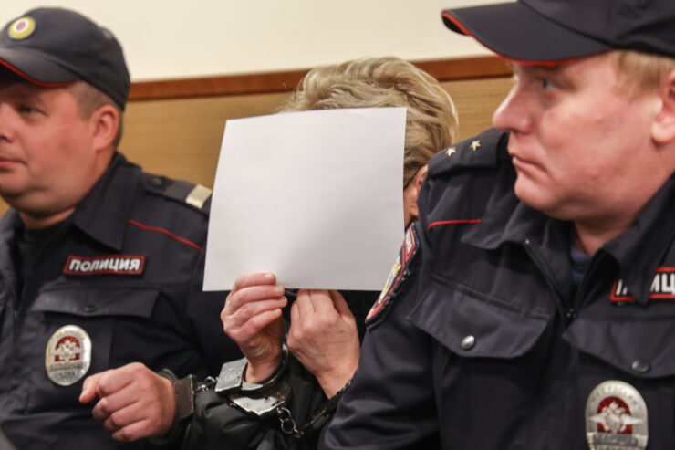 Перовский суд Москвы освободил от наказания двух матерей по делу о торговле детьми
