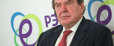 Песков: Кремль позитивно оценивает поездку Шредера в Россию