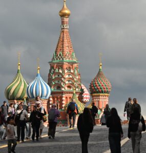 Синоптики рассказали об облачной погоде с кратковременными дождями 25 июня в Москве