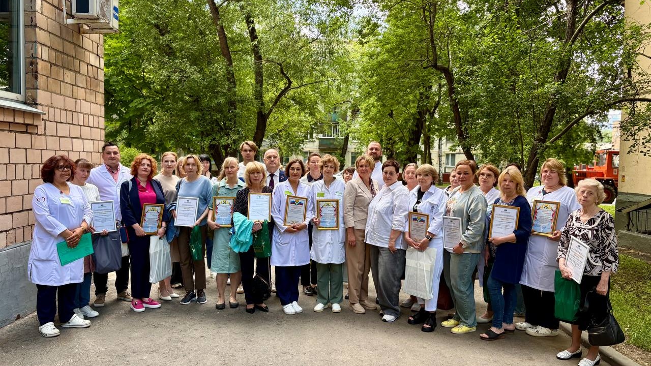Светлана Разворотнева поздравила медицинских работников с профессиональным праздником фото