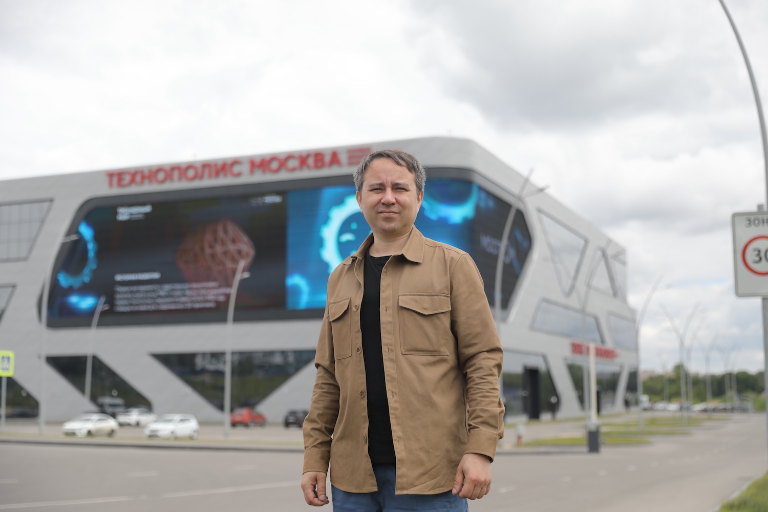 Участник СВО Эльдар Шарипов посетил Федеральный центр беспилотных авиационных систем в индустриальном парке «Руднево