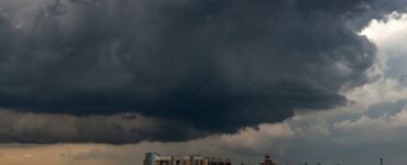 В Московском регионе объявили оранжевый уровень опасности из-за грозы и ливня