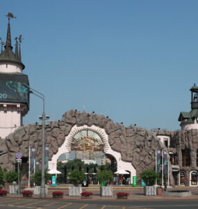 В Московском зоопарке искупали быка Гаврюшу