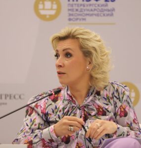Захарова объяснила, что Запад сделает с Украиной
