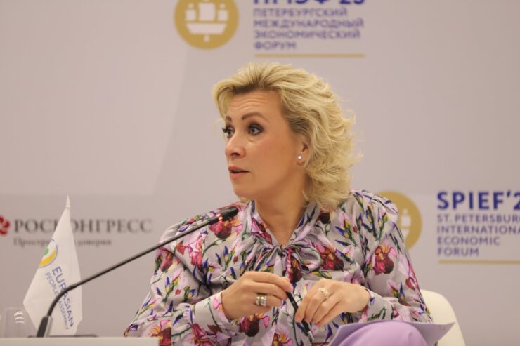 Захарова объяснила, что Запад сделает с Украиной