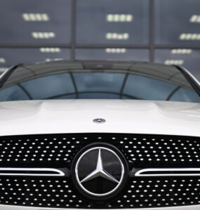 Житель Москвы распилил Mercedes-Benz SL-класса из-за предстоящего развода с женой