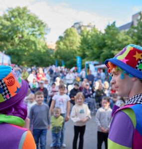 Журналист Олег Леонов открыл творческий фестиваль для детей на площадке проекта «Лето в Москве»  фото