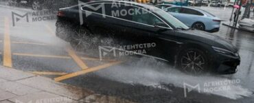 Дептранс призвал водителей соблюдать дистанцию на дорогах из-за дождя в Москве