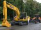 Экскаватор ковшом разгромил витрину цветочного магазина на западе Москвы