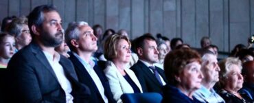 На юге Москвы наградили 14 супружеских пар в честь Дня семьи, любви и верности