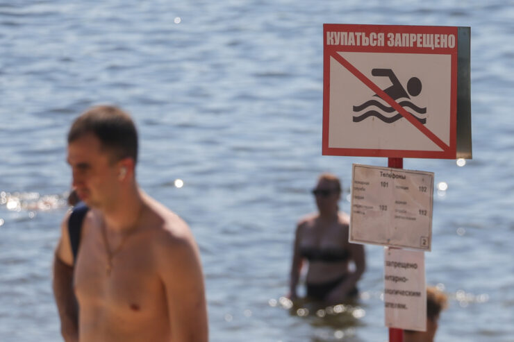 Роспотребнадзор запретил купание в Школьном озере в Москве