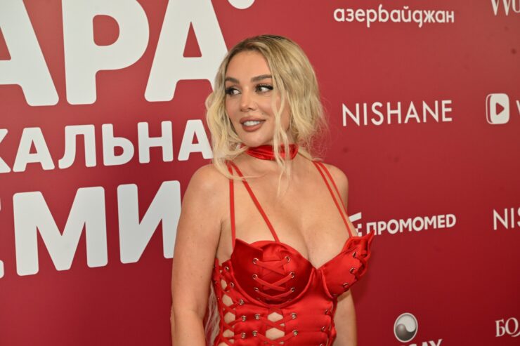 Shot: Певица Анна Седокова отменила концерт в Москве из-за пустого зала