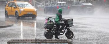Водителей призвали быть осторожными за рулем в связи с дождем в Москве