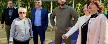 Благоустройство двора завершено на улице Яблочкова