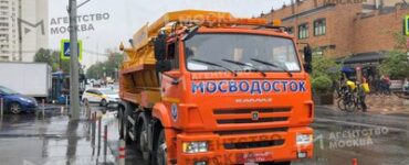 Бригады Мосводостока дежурят на улицах столицы в дождь