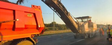 Дорожники укладывают новое покрытие на трассе М-2 «Крым» в районе Подольска и Чехова