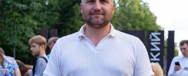 Экскурсия для школьников прошла в сквере на Полимерной улице