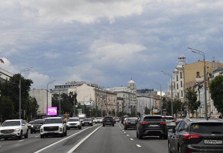 Леус: Температура воздуха в Москве опустится до осенних значений