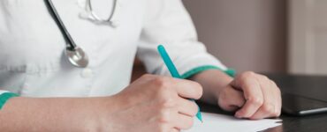 Нейрохирурги в Коломне вернули подвижность пациенту с параличом конечностей после падения