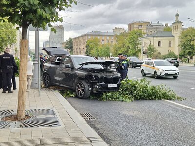 Один человек погиб в результате дорожной аварии на Ленинском проспекте