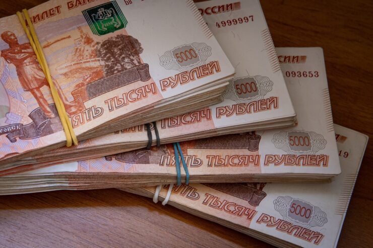 Пенсионер из Москвы в попытках спасти свои сбережения лишился 18 млн рублей