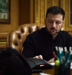Политолог Шпицен: Зеленскому лучше уйти на пике исторического образа