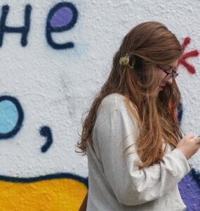 Rambler&Co: 45% россиян заявили, что стараются пролистывать контент с чужими драмами