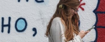 Rambler&Co: 45% россиян заявили, что стараются пролистывать контент с чужими драмами