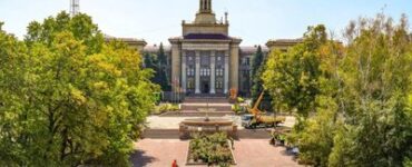 Собянин: Московские службы восстанавливают инфраструктуру Донецка и Луганска