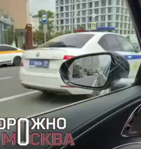 В Москве заметили кортеж американских дипломатов после приземления военного самолета США