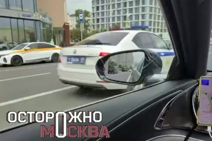 В Москве заметили кортеж американских дипломатов после приземления военного самолета США