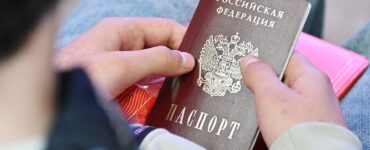 Юрист Хаминский: Просьба показать паспорт при входе в офис законна