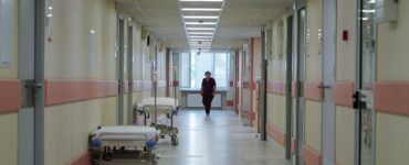 Женщина впала в кому во время пластической операции в Москве