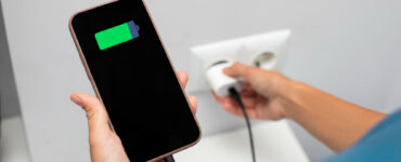 iPhone 15 Pro Max вспыхнул в квартире москвички во время зарядки