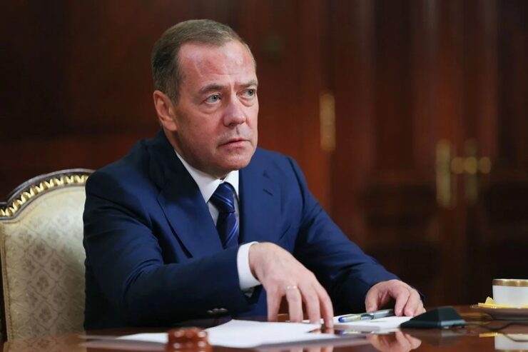 Дмитрий Медведев рассказал, как сейчас оборонный комплекс способствует существенному росту экономик