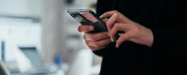 Москвичей предупредили о схеме обмана с подделкой речи классного руководителя