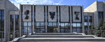 Первокурсники МГИМО похвастались подарками от родителей за поступление