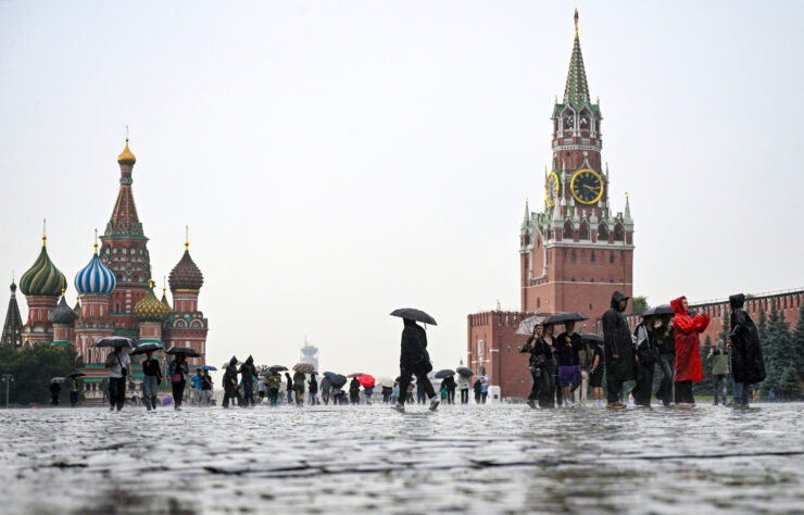 РИА Новости: Приезжающие в Москву туристы из Турции хотят посетить могилу поэта Назыма Хикмета