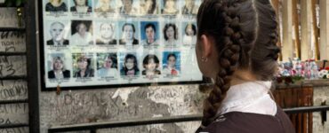 В Беслане больше 2 тысяч людей пришли на траурные мероприятия, посвященные 22-й годовщине теракта
