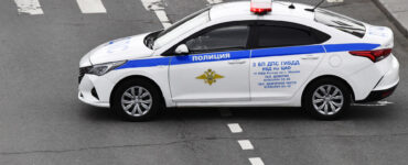 В Москве полиция ищет подростков на самокатах, которые плюют в лицо прохожим