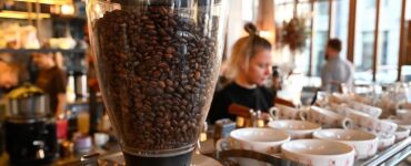 В меню московских кофеен появились раф со вкусом бородинского хлеба и латте с горгонзолой