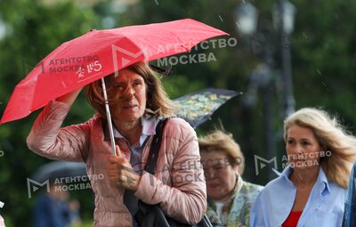 «Желтый» уровень опасности из-за сильного дождя объявлен в Москве на субботу