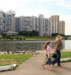 Актеры назвали места в Москве, которые их пугают и восхищают