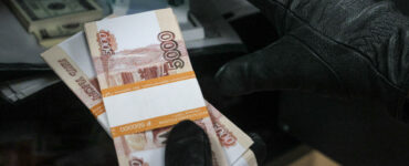 МВД: Мошенники заставили москвича вскрывать чужие сейфы