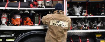 Мать с ребенком оказались в ловушке в квартире в Москве из-за пожара, вызванного стиральной машиной