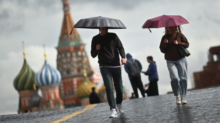 Москвичам порекомендовали пользоваться метро из-за непогоды 14 октября