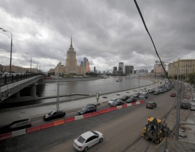 На Москве-реке близ района Печатники заметили ярко-зеленое пятно